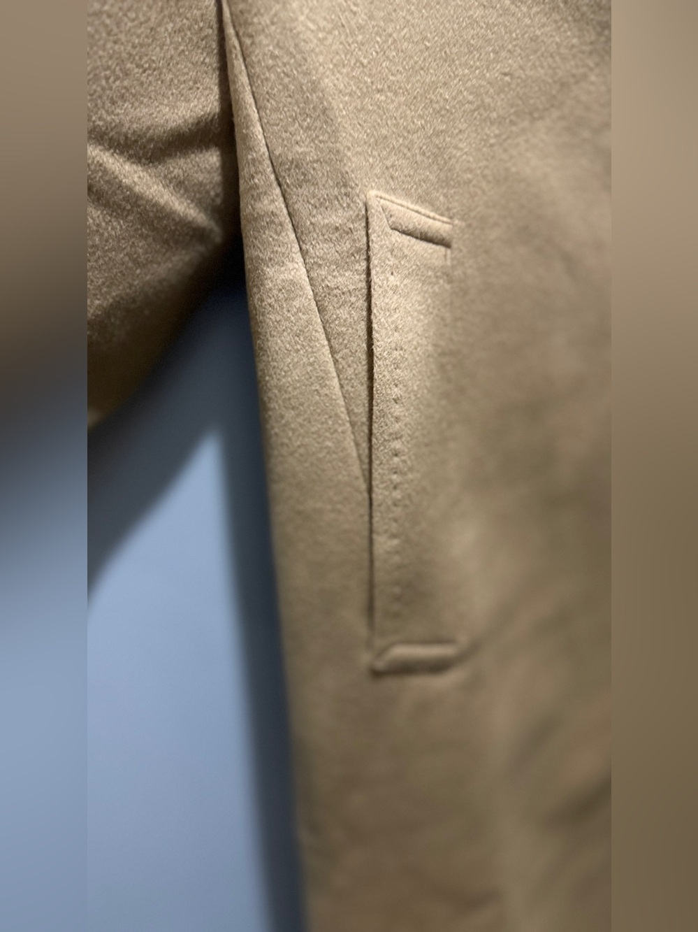 Jones New York Men's Camel Wool/Cashmere Overcoat - Vintage Tailored Coat - Picture 3 of 10